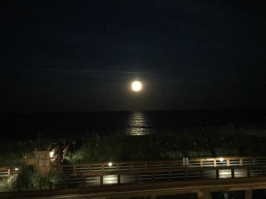 Oceanfront * Pool * Elevator * Boardwalk Apartment