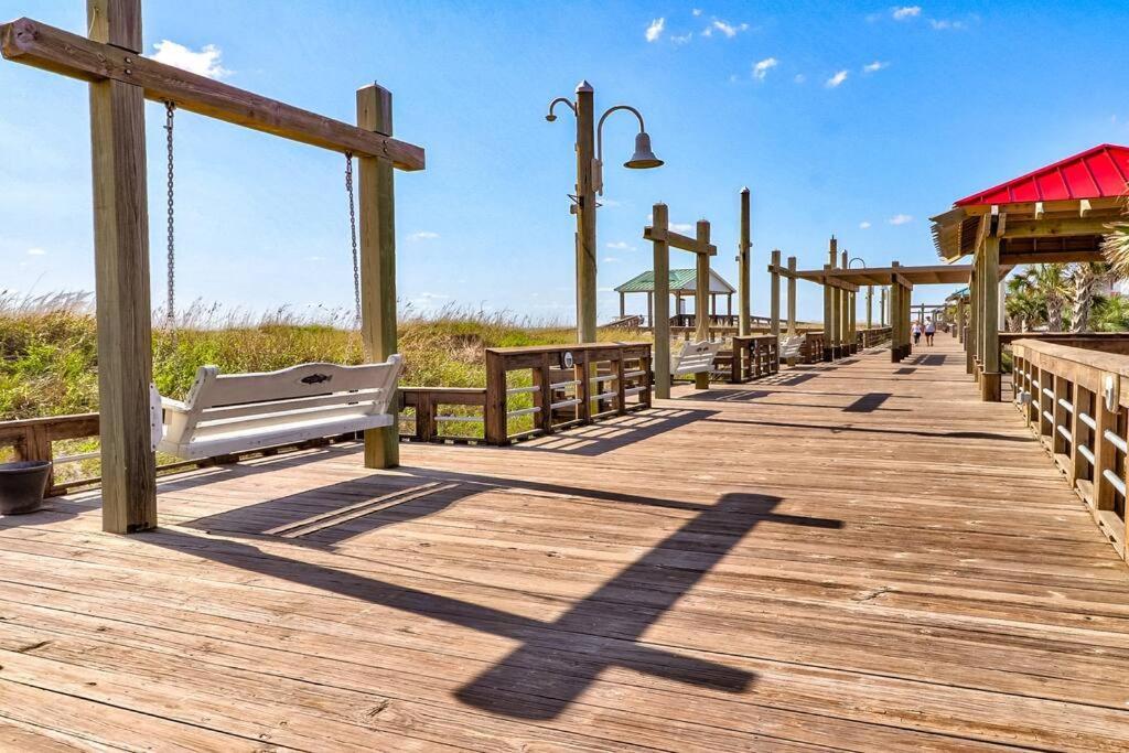 Oceanfront * Pool * Elevator * Boardwalk Apartment